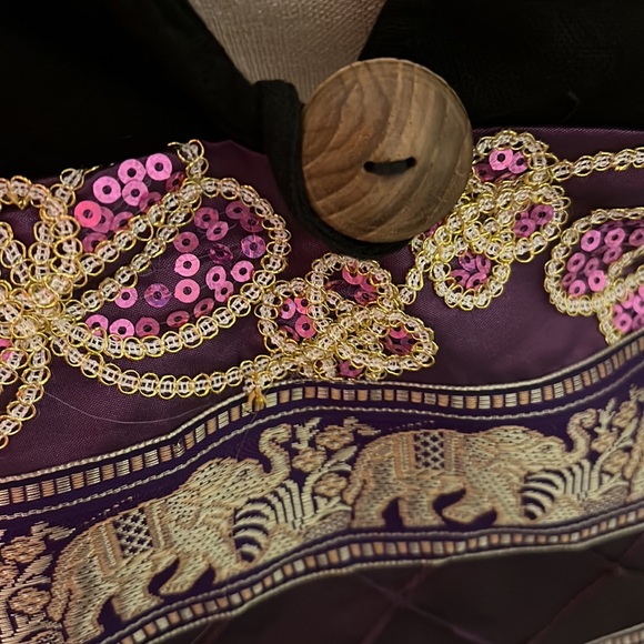 - Beautiful handbag golden elephant accents - Picture 6 of 10